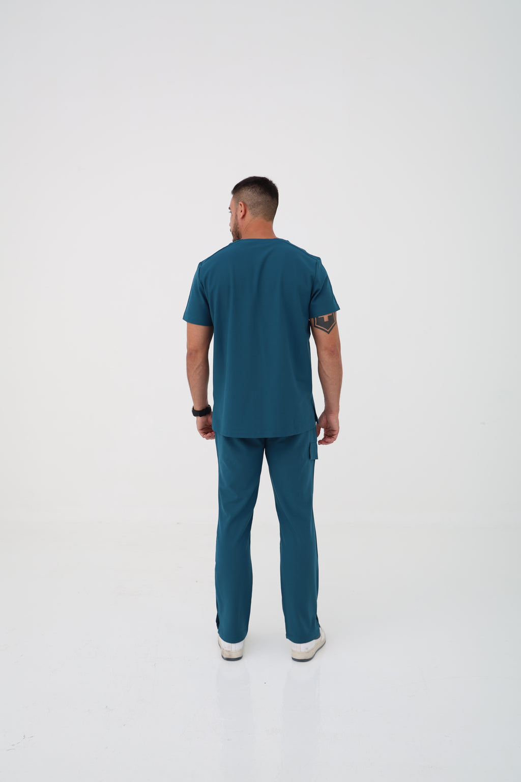 Ari V-Neck Scrub Top in Caribbean Blue – Men | Healing Hands