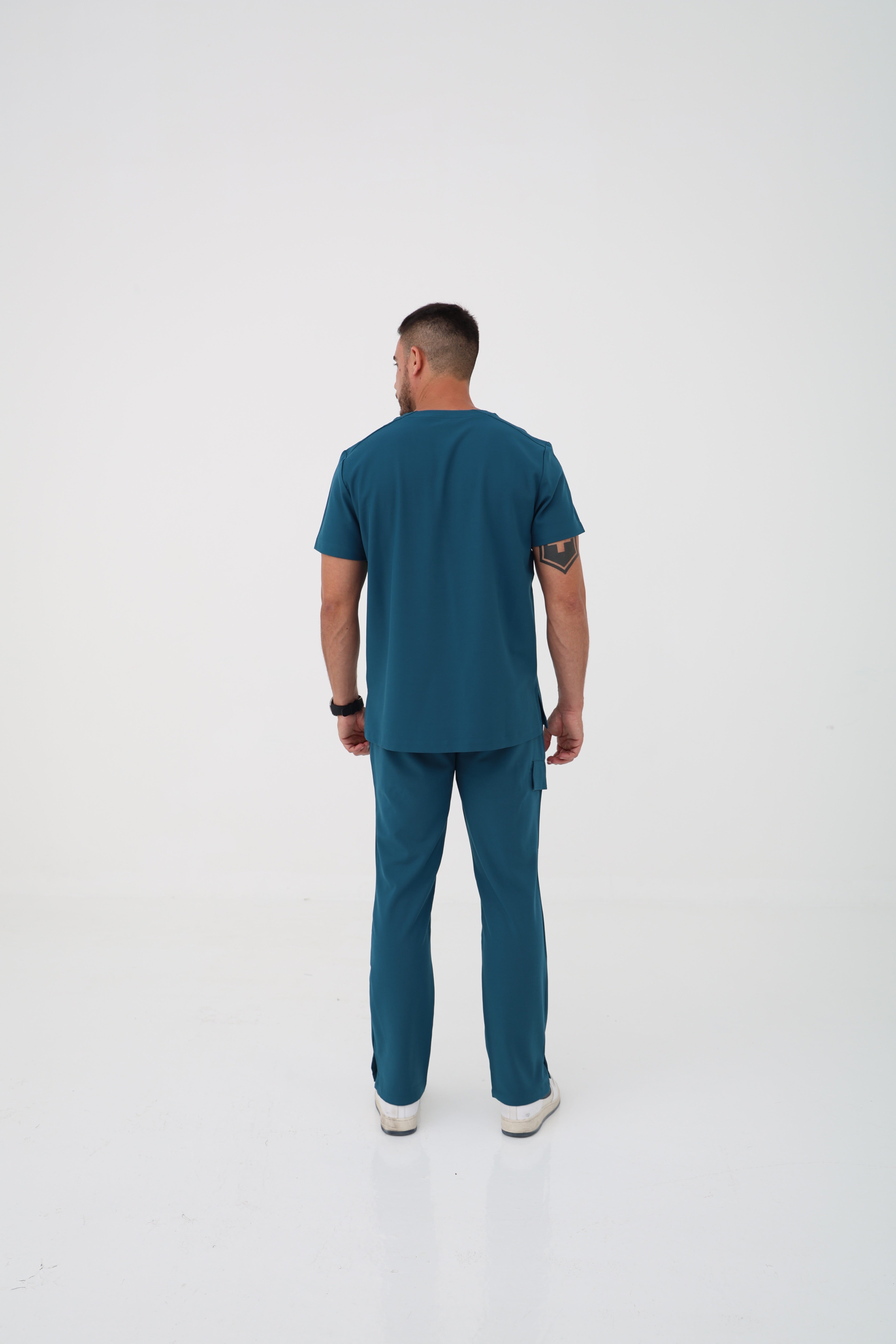 Ari V-Neck Scrub Top in Caribbean Blue – Men | Healing Hands