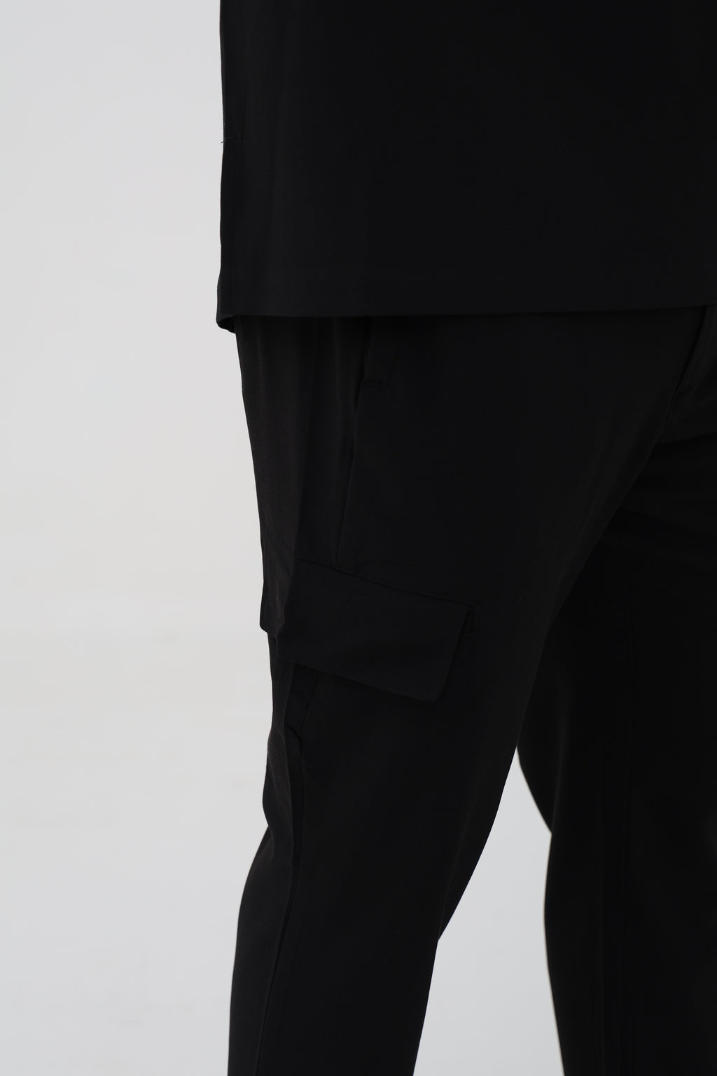 Ari V-Neck Scrub Top in Black  – Men | Healing Hands | Corus Scrubs UAE
