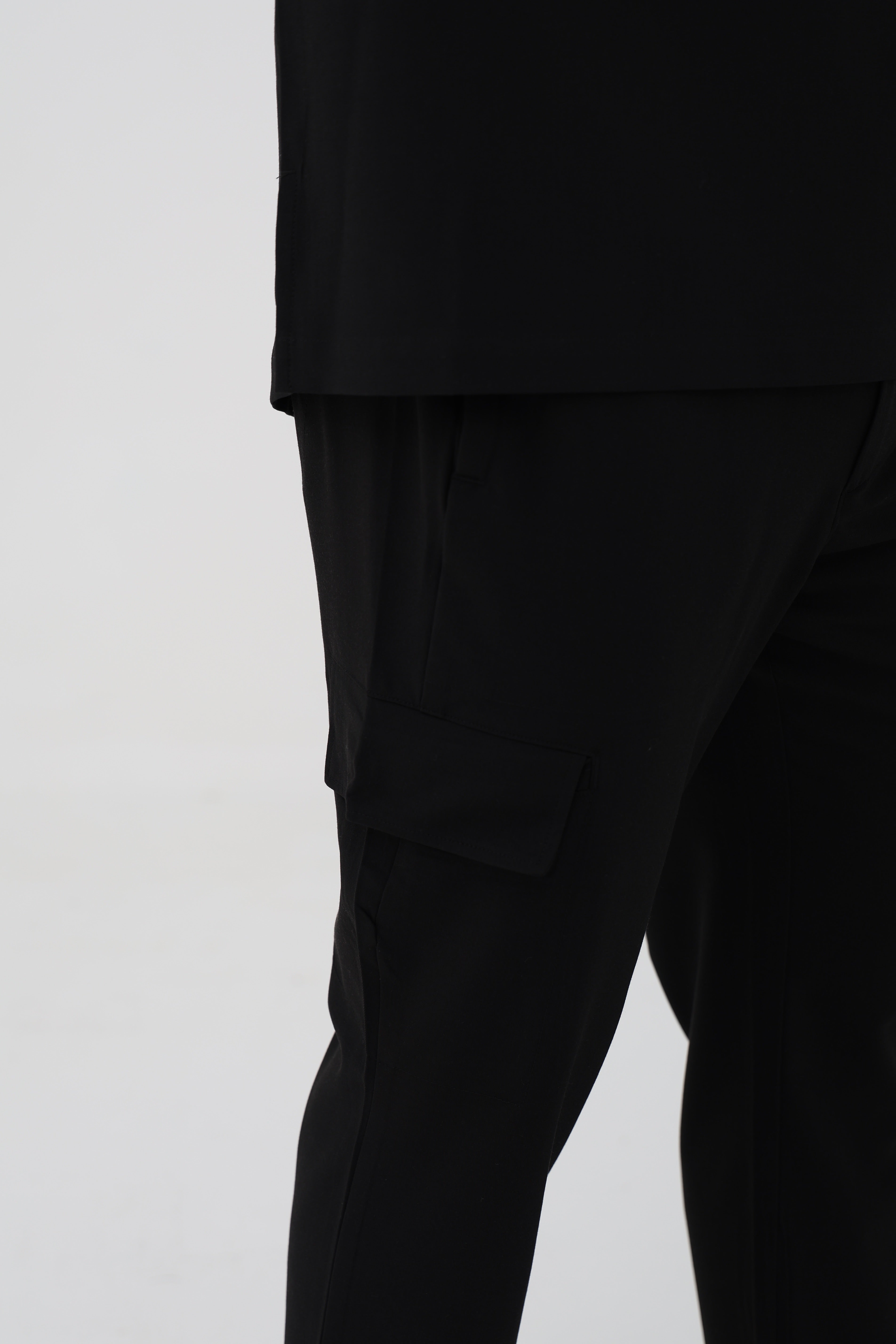 Ari V-Neck Scrub Top in Black  – Men | Healing Hands | Corus Scrubs UAE
