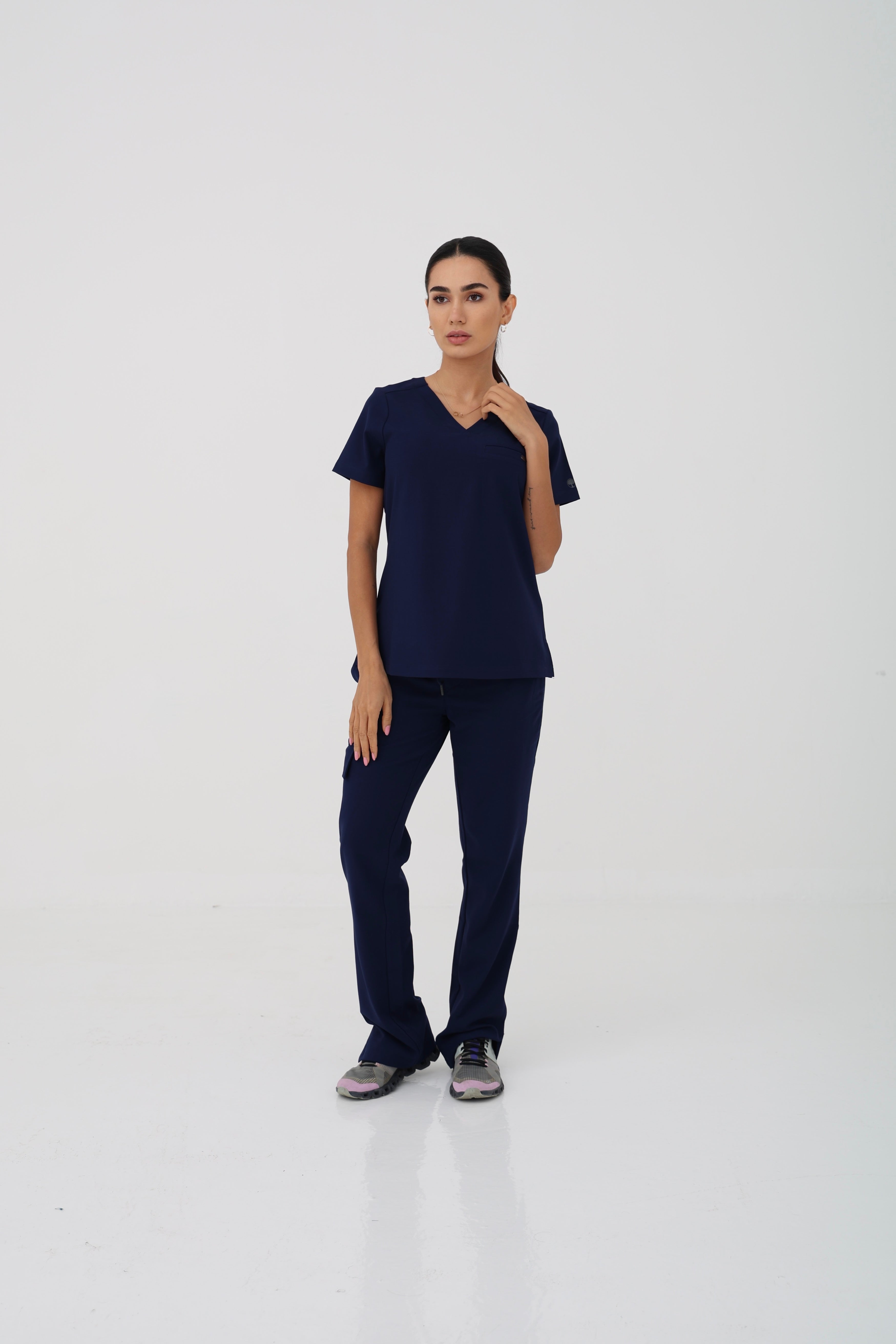 Billie V-Neck Scrub Top in Navy – Women | Healing Hands