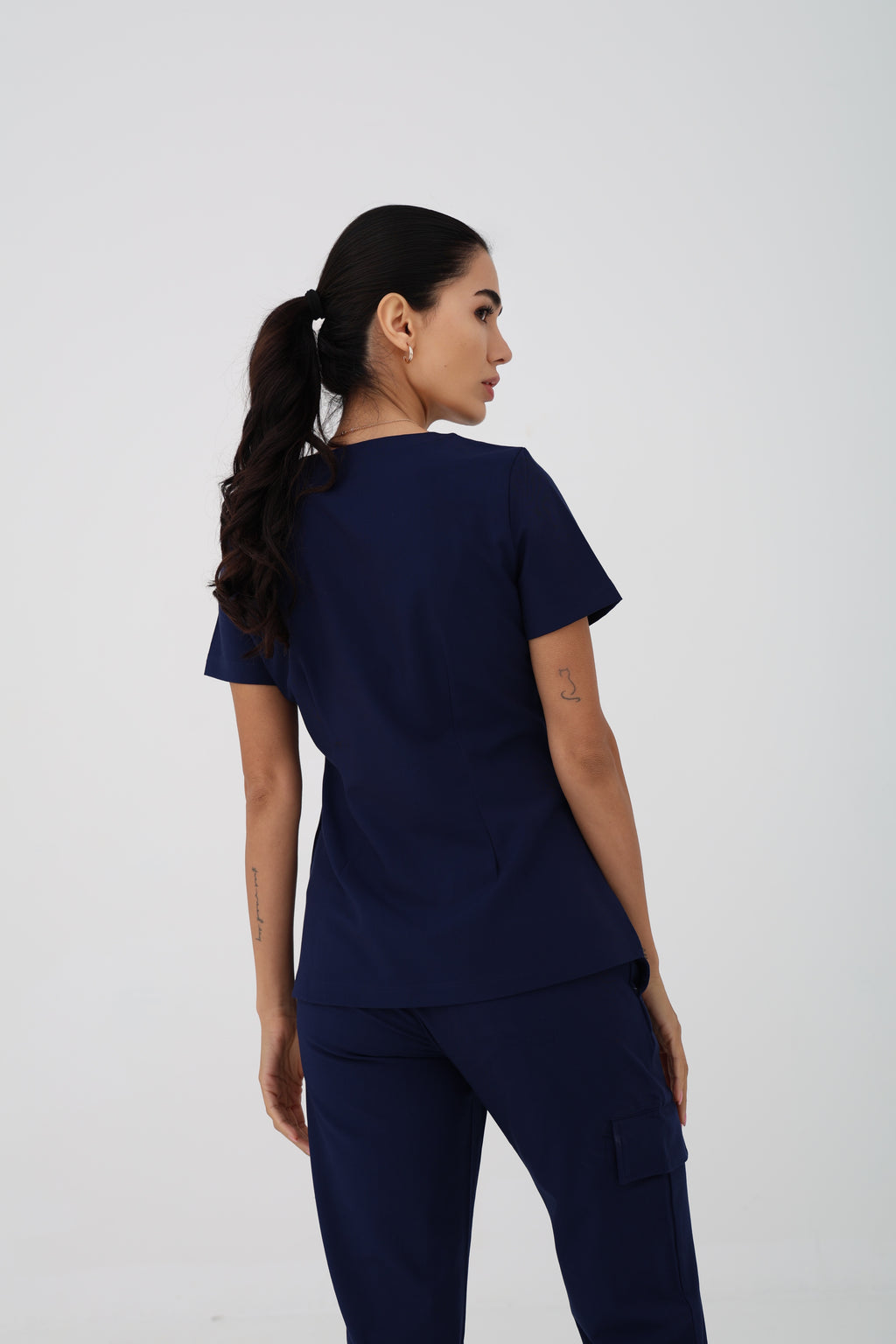 Billie V-Neck Scrub Top in Navy – Women | Healing Hands