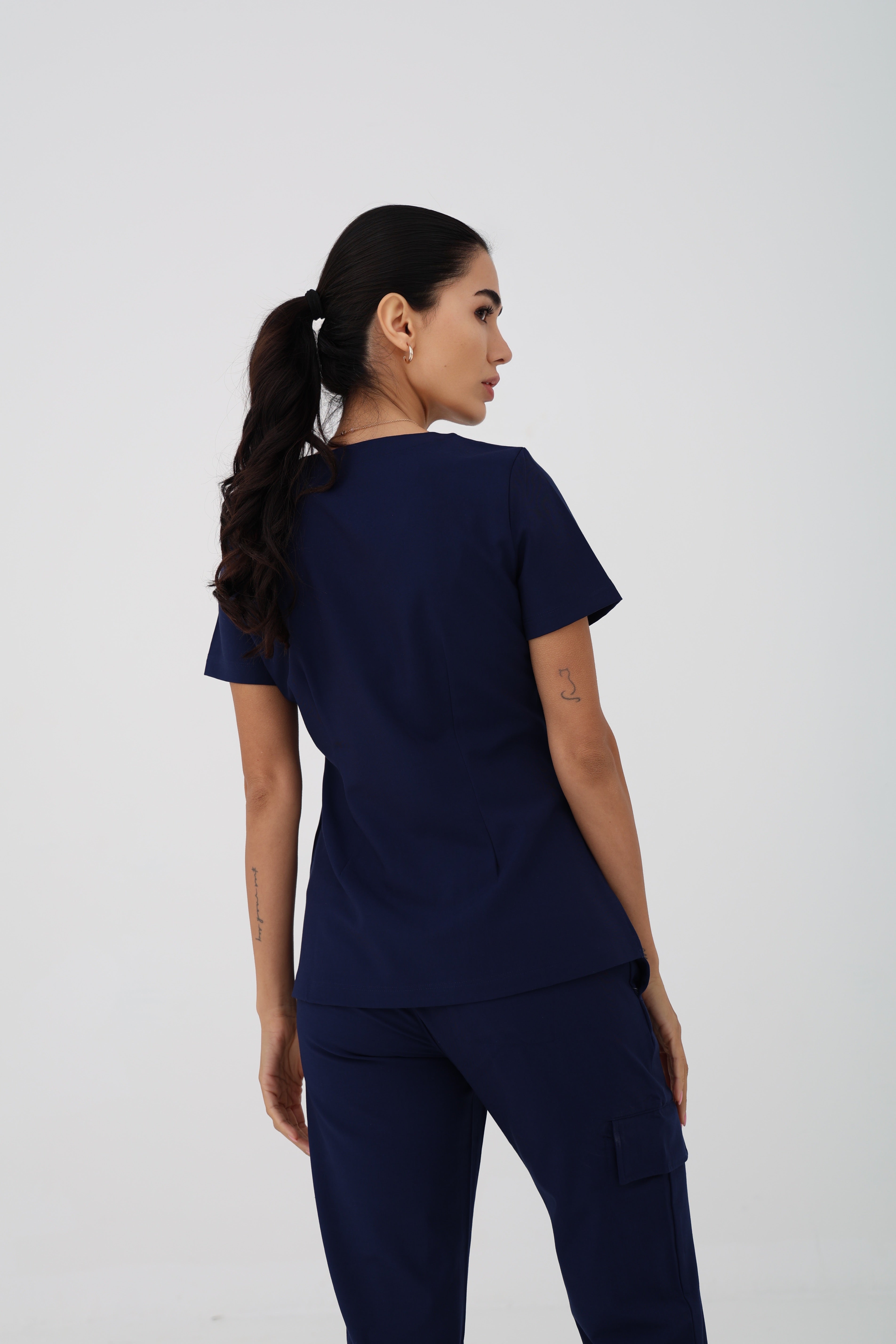 Billie V-Neck Scrub Top in Navy – Women | Healing Hands